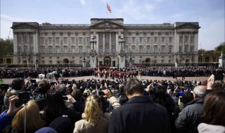 CROWDS GATHER TO CELEBRATE QUEEN ELIZABETH'S 90TH BIRTHDAY