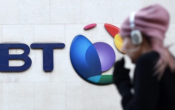 BT hires 1,000 UK staff after complaints over Indian call centres